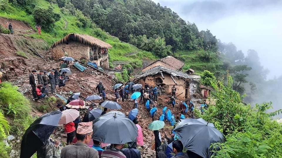 एकैदिन पहिरोबाट १५ जनाको मृत्यु, टिकट काटेरै यात्रा गर्न आग्रह Image