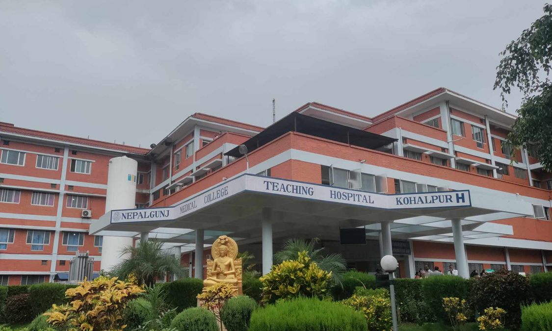 दन्तचिकित्सा अध्यापन गराउँदै कोहलपुर मेडिकल कलेज Image