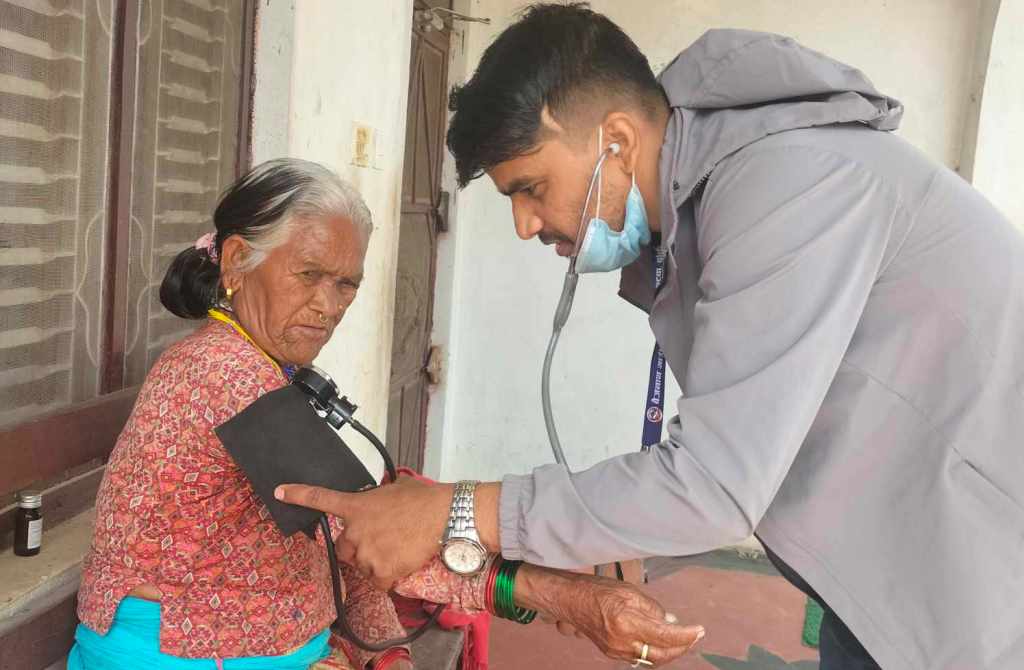 घर आँगनमै बैजनाथ सरकारको सर्वसुलभ स्वाथ्य सेवा Image