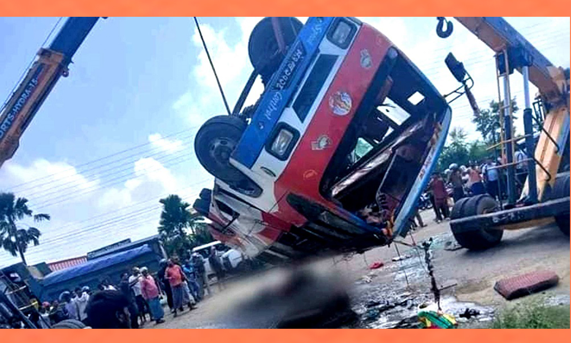 नेपालगन्ज–कोहलपुर बस दुर्घटना : तीन जनाको मृत्यु, २६ जना घाइते Image
