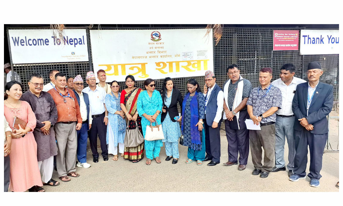 संसदीय टोलीद्वारा नेपालगन्ज भन्सार, नाका र आइसिपीको स्थलगत अनुगमन Image