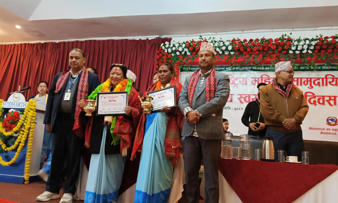 तीन जना स्वास्थ्य स्वयंसेविकालाई ५० हजारसहित विदाई Image