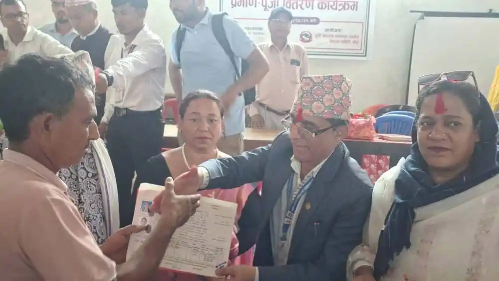 बाँकेमा अव्यवस्थित बसोबासीलाई लालपुर्जा प्रदान तीव्र Image