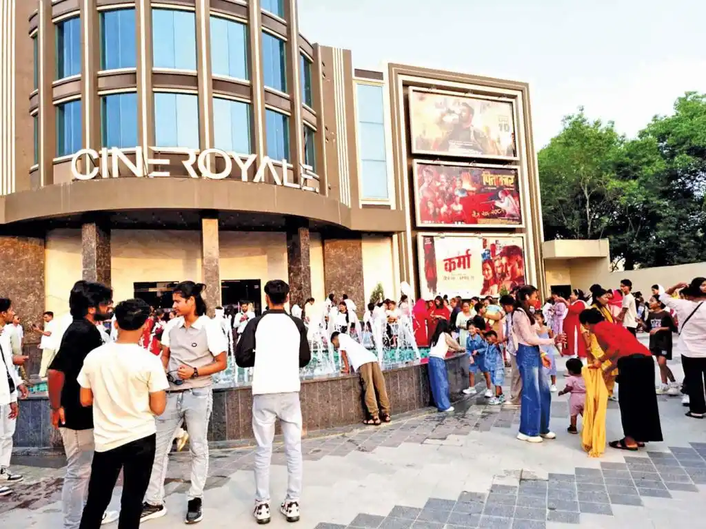 अत्याधुनिक सुविधासम्पन्न ‘सिने रोयल’मा दर्शक आकर्षित