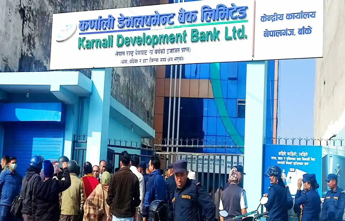 कर्णाली बैंक प्रकरण : पूर्वअध्यक्षसहित ३ जनालाई थुनामा राख्न आदेश