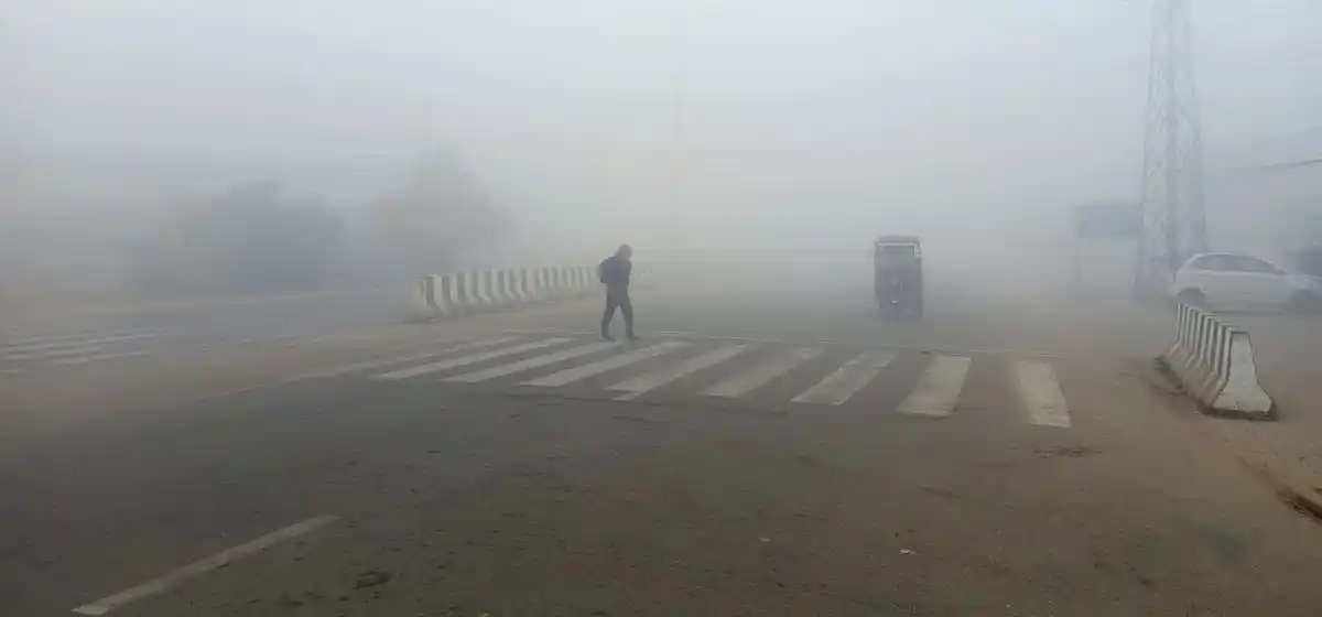 बाँकेमा बाक्लो हुस्सु र कुहिरोः जनजीवन प्रभावित Image