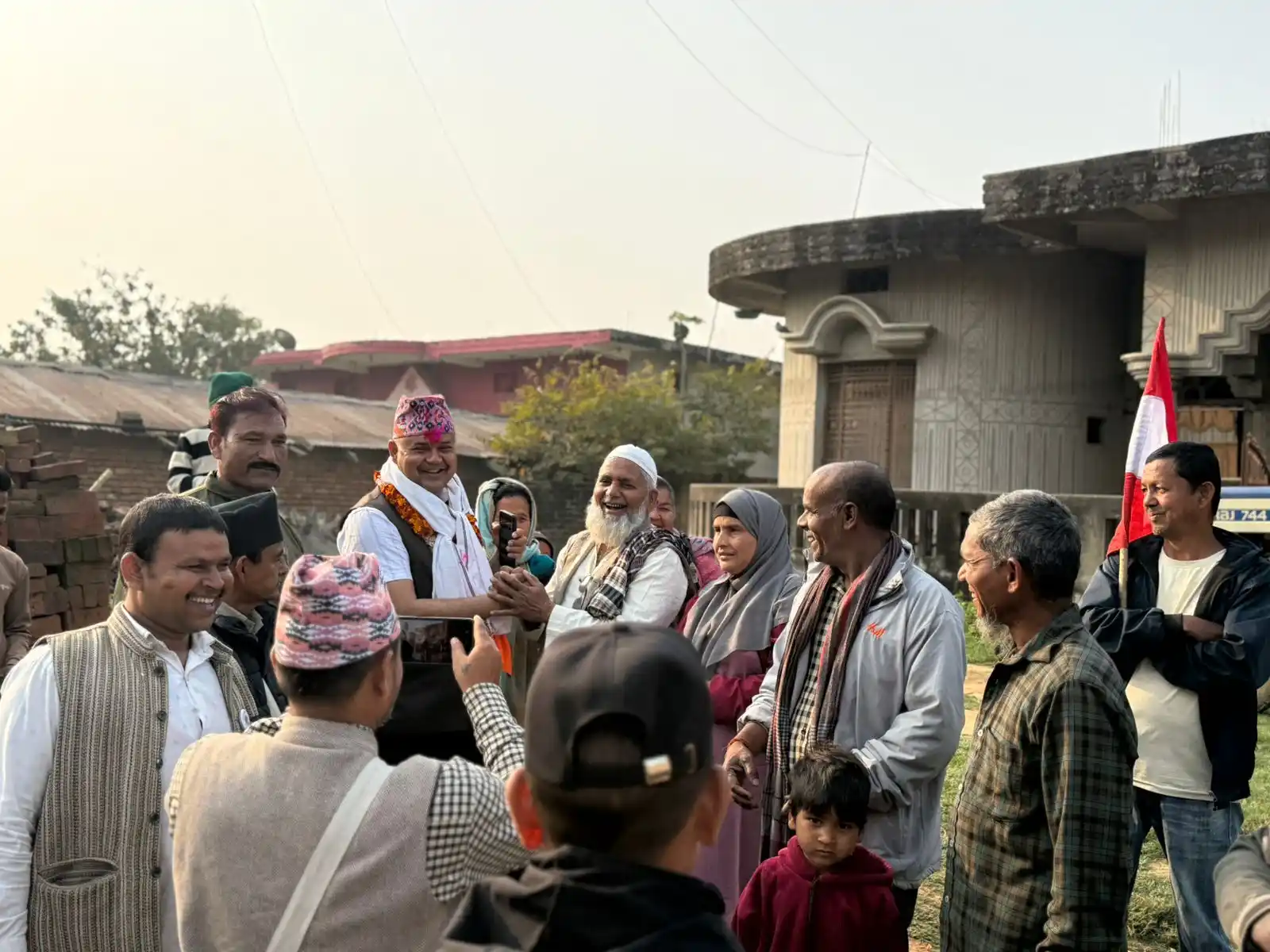 काँग्रेस उम्मेदवार कोइराला मतदाताकै घर–दैलोमा ब्यस्त, आज संकल्पपत्र सार्वजनिक गर्दै