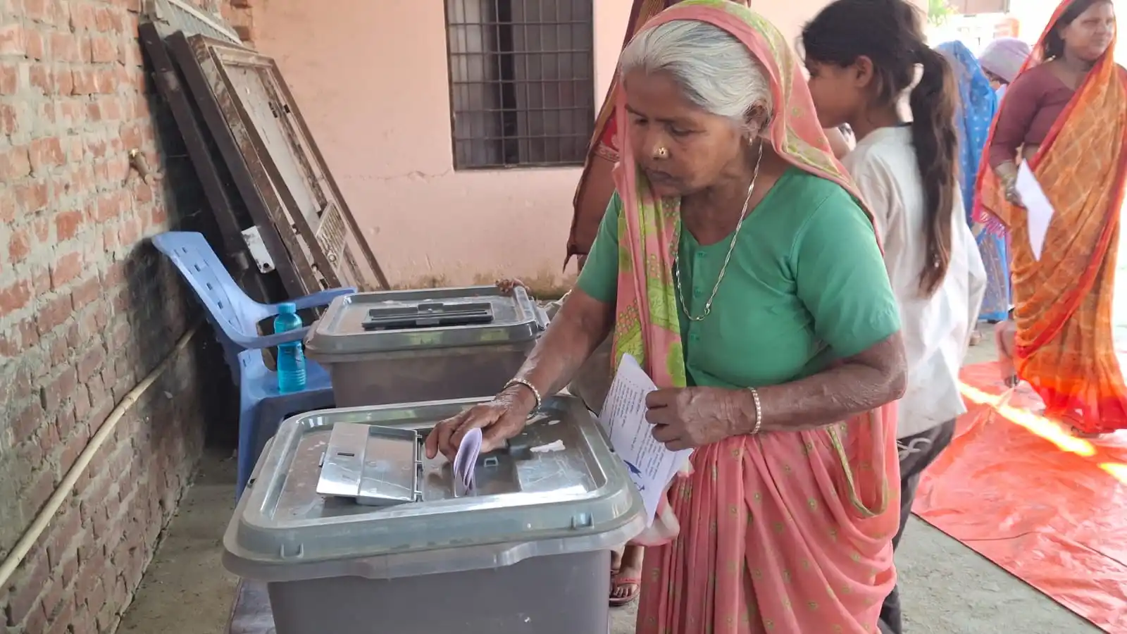 बाँके र बर्दियाका महिलाहरुलाई मतदाता शिक्षा