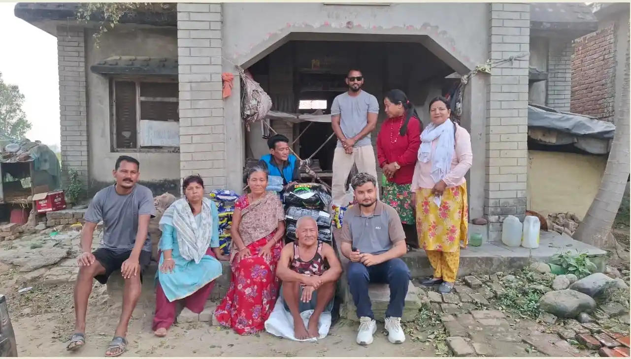 लिलबहादुर थापाले खजुराका दुई असाहाय परिवारलाई सहयोग गरे Image