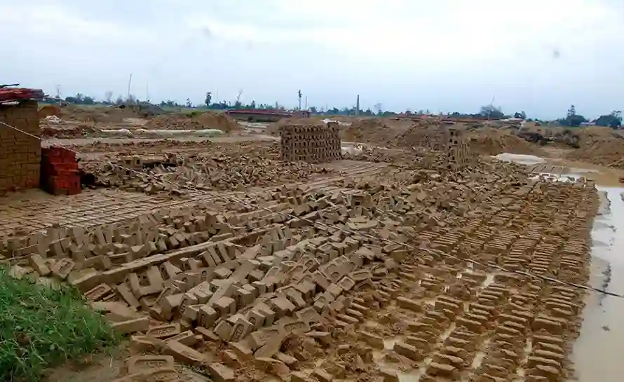 बाँकेमा नौ करोड बराबरको काँचो इँटामा क्षति Image