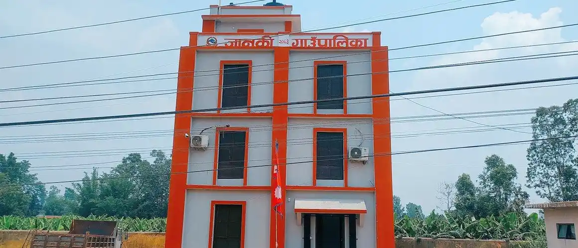 विद्यालयलाई अनुदानः शिक्षक विद्यार्थीलाई पुरस्कार Image